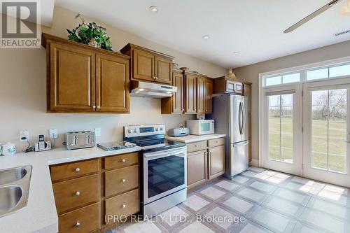 705 Lake Ridge Road S, Whitby, ON - Indoor Photo Showing Kitchen