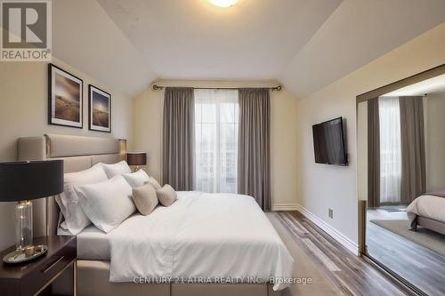 250 Scarborough Golfclub Road, Toronto, ON - Indoor Photo Showing Bedroom