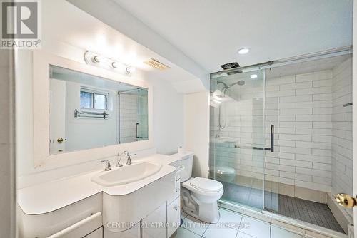 250 Scarborough Golfclub Road, Toronto, ON - Indoor Photo Showing Bathroom