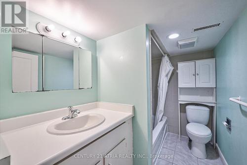 250 Scarborough Golfclub Road, Toronto, ON - Indoor Photo Showing Bathroom