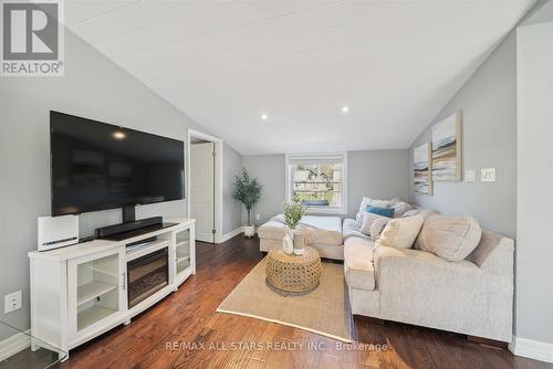 54 Franklin Beach Road, Georgina, ON - Indoor Photo Showing Living Room