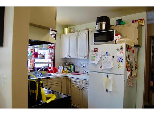 1511 Robertson Avenue, Nelson, BC - Indoor Photo Showing Kitchen