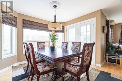 36 Marlow Circle, Springwater, ON - Indoor Photo Showing Dining Room