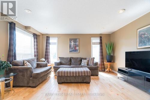 36 Marlow Circle, Springwater, ON - Indoor Photo Showing Living Room