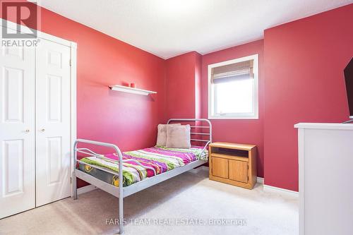 36 Marlow Circle, Springwater, ON - Indoor Photo Showing Bedroom