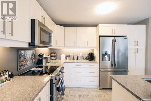 33 Chelford Crescent, Belleville, ON - Indoor Photo Showing Kitchen With Upgraded Kitchen