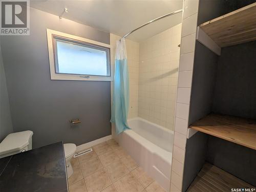 5201 1St Avenue, Regina, SK - Indoor Photo Showing Bathroom