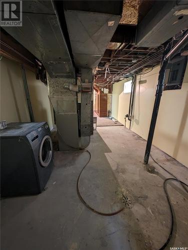 5201 1St Avenue, Regina, SK - Indoor Photo Showing Laundry Room