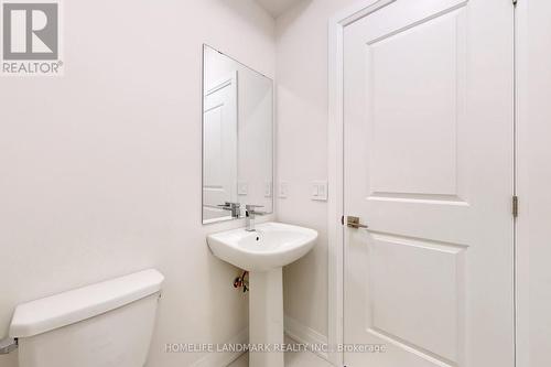201 Vermont Avenue, Newmarket, ON - Indoor Photo Showing Bathroom