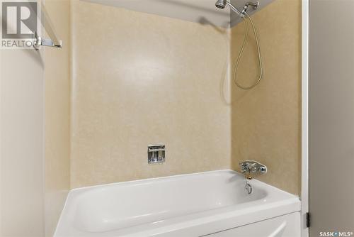 6551 Rochdale Boulevard, Regina, SK - Indoor Photo Showing Bathroom