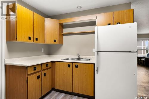 6551 Rochdale Boulevard, Regina, SK - Indoor Photo Showing Kitchen With Double Sink