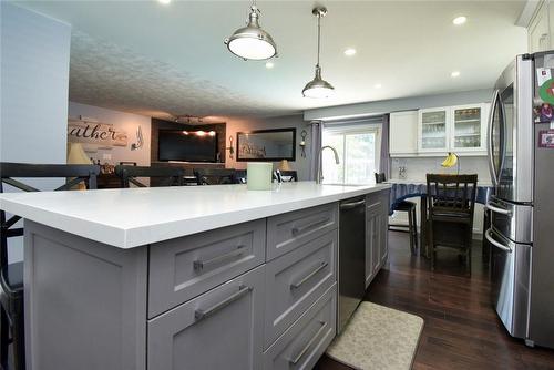 100 Stone Church Road E, Hamilton, ON - Indoor Photo Showing Kitchen With Upgraded Kitchen