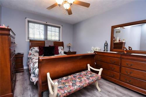 100 Stone Church Road E, Hamilton, ON - Indoor Photo Showing Bedroom