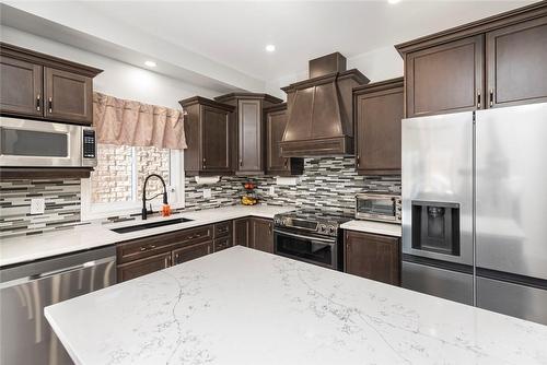 227 Penny Lane, Stoney Creek, ON - Indoor Photo Showing Kitchen With Upgraded Kitchen