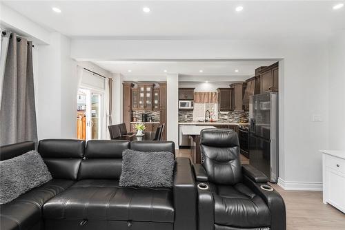 227 Penny Lane, Stoney Creek, ON - Indoor Photo Showing Living Room