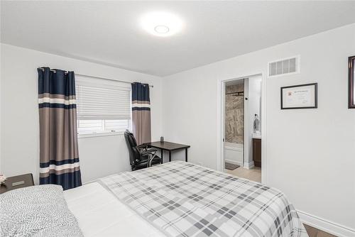 227 Penny Lane, Stoney Creek, ON - Indoor Photo Showing Bedroom