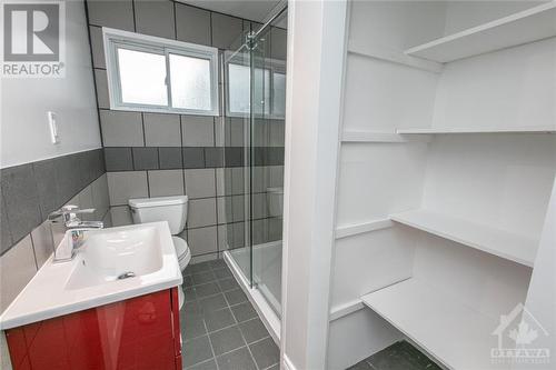 341 Parkdale Avenue, Ottawa, ON - Indoor Photo Showing Bathroom