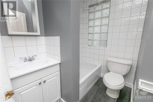 341 Parkdale Avenue, Ottawa, ON - Indoor Photo Showing Bathroom