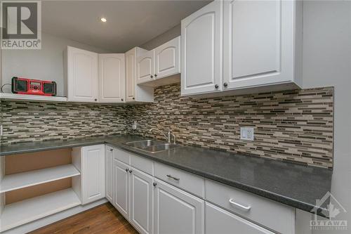 341 Parkdale Avenue, Ottawa, ON - Indoor Photo Showing Kitchen With Double Sink