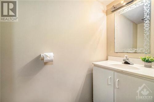 2210 Loyola Avenue Unit#31, Gloucester, ON - Indoor Photo Showing Bathroom