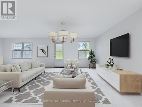744 Arthur Street, Newmarket, ON - Indoor Photo Showing Living Room