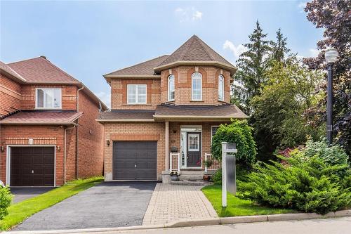 109 Peachwood Crescent, Stoney Creek, ON - Outdoor With Facade