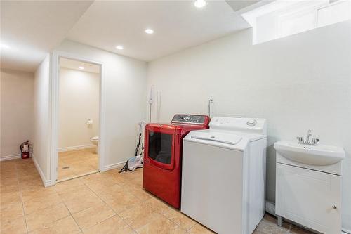 109 Peachwood Crescent, Stoney Creek, ON - Indoor Photo Showing Laundry Room
