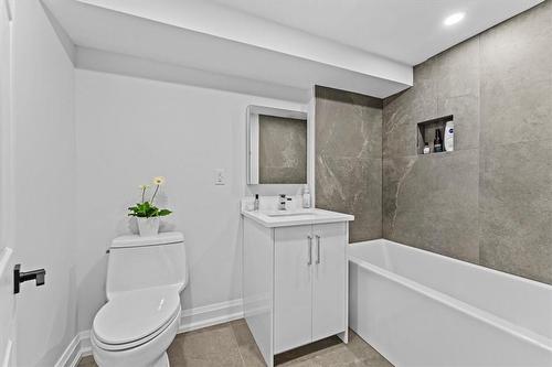 83 Dorchester Drive, Grimsby, ON - Indoor Photo Showing Bathroom