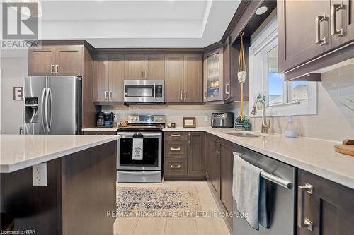 134 Lametti Drive, Pelham, ON - Indoor Photo Showing Kitchen With Stainless Steel Kitchen With Upgraded Kitchen