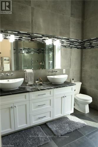 2735 Vimy Road, Port Colborne, ON - Indoor Photo Showing Bathroom