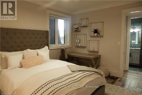 2735 Vimy Road, Port Colborne, ON - Indoor Photo Showing Bedroom