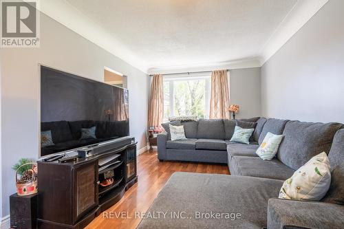 160 East 31St Street, Hamilton, ON - Indoor Photo Showing Living Room