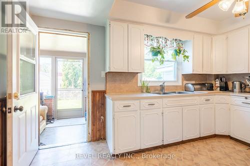 160 East 31St Street, Hamilton, ON - Indoor Photo Showing Kitchen With Double Sink