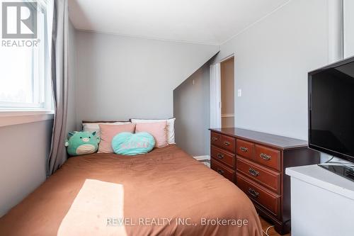 160 East 31St Street, Hamilton, ON - Indoor Photo Showing Bedroom