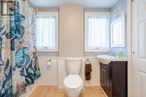 160 East 31St Street, Hamilton, ON - Indoor Photo Showing Bathroom