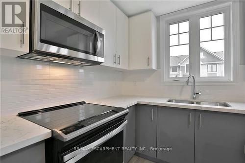 32 - 288 Glover Road, Hamilton, ON - Indoor Photo Showing Kitchen With Double Sink