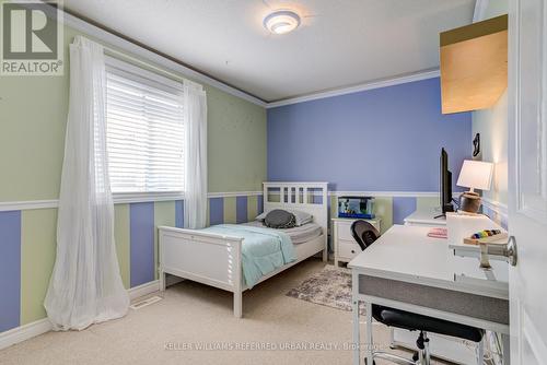 39 Loneoak Crescent, Hamilton, ON - Indoor Photo Showing Bedroom