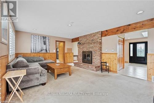 10118 Willoughby Drive, Niagara Falls, ON - Indoor Photo Showing Living Room With Fireplace
