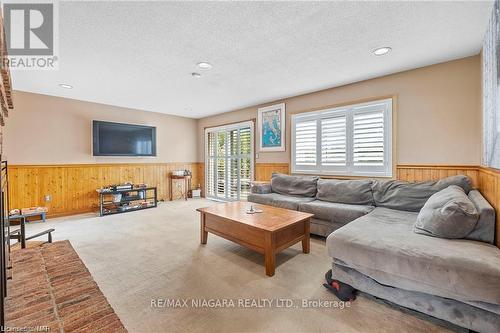 10118 Willoughby Drive, Niagara Falls, ON - Indoor Photo Showing Living Room