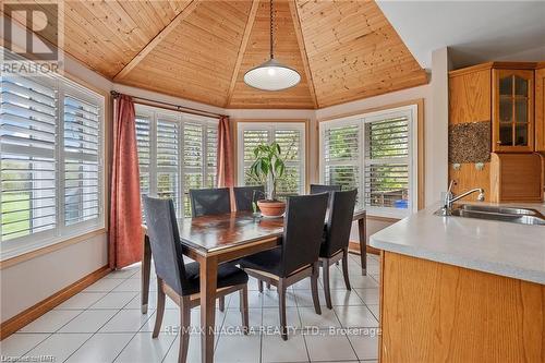 10118 Willoughby Drive, Niagara Falls, ON - Indoor Photo Showing Dining Room