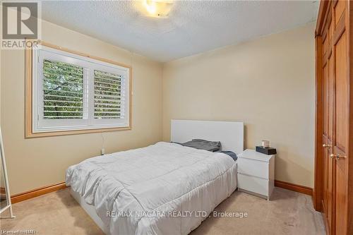 10118 Willoughby Drive, Niagara Falls, ON - Indoor Photo Showing Bedroom