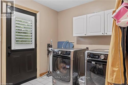 10118 Willoughby Drive, Niagara Falls, ON - Indoor Photo Showing Laundry Room