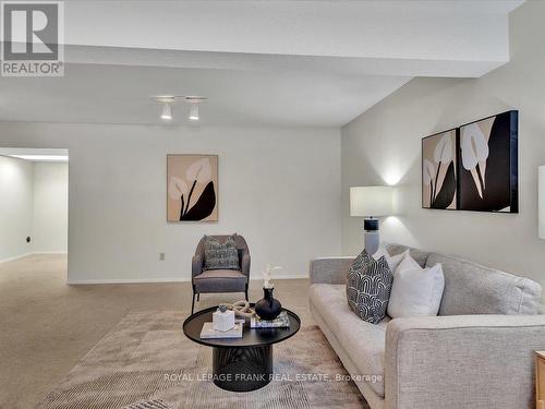 17 Madill Crescent, Kawartha Lakes, ON - Indoor Photo Showing Living Room