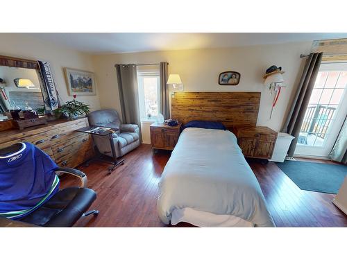 77 Little Van Horne Street S, Cranbrook, BC - Indoor Photo Showing Bedroom