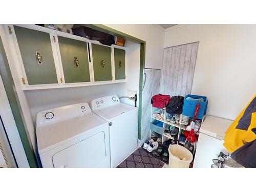 77 Little Van Horne Street S, Cranbrook, BC - Indoor Photo Showing Laundry Room