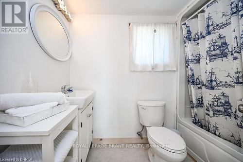 57 Erie Boulevard, Norfolk, ON - Indoor Photo Showing Bathroom