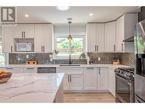 45 Fairmont Place, Coldstream, BC - Indoor Photo Showing Kitchen With Upgraded Kitchen