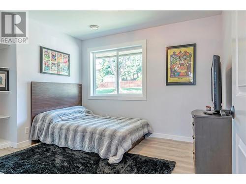 45 Fairmont Place, Coldstream, BC - Indoor Photo Showing Bedroom