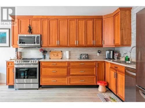 45 Fairmont Place, Coldstream, BC - Indoor Photo Showing Kitchen