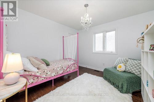 142 Gardiner Drive, Bradford West Gwillimbury, ON - Indoor Photo Showing Bedroom